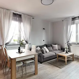 https://apartament-zelazna.poznan-hotels.com
